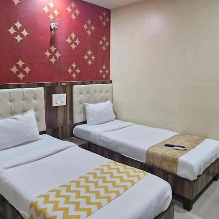 Hotel Crystal Park Near Nesco Exhibition Center ムンバイ エクステリア 写真
