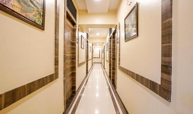 Hotel Crystal Park Near Nesco Exhibition Center ムンバイ エクステリア 写真