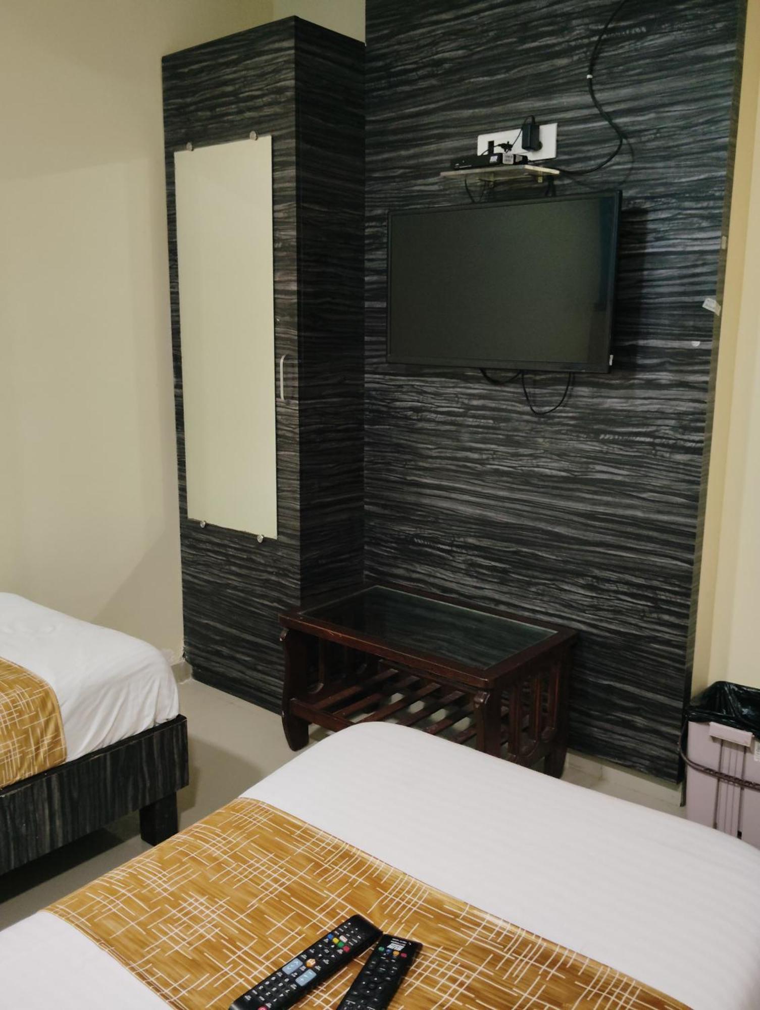 Hotel Crystal Park Near Nesco Exhibition Center ムンバイ エクステリア 写真