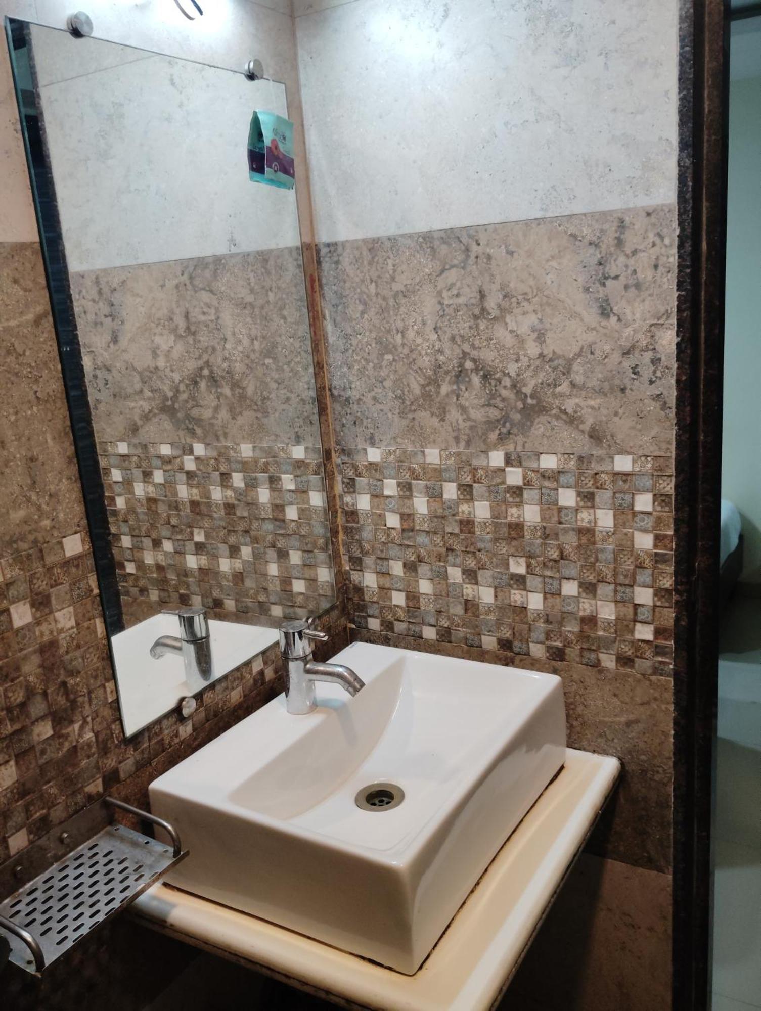 Hotel Crystal Park Near Nesco Exhibition Center ムンバイ エクステリア 写真